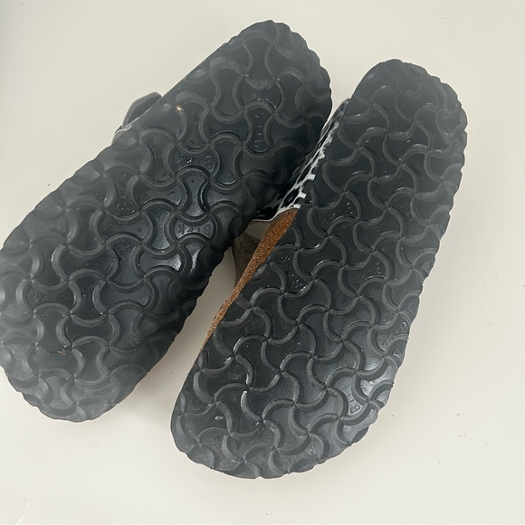 Silver Leopard Print Gizeh Papillio Birkenstock Sandals - Picture 7 of 7